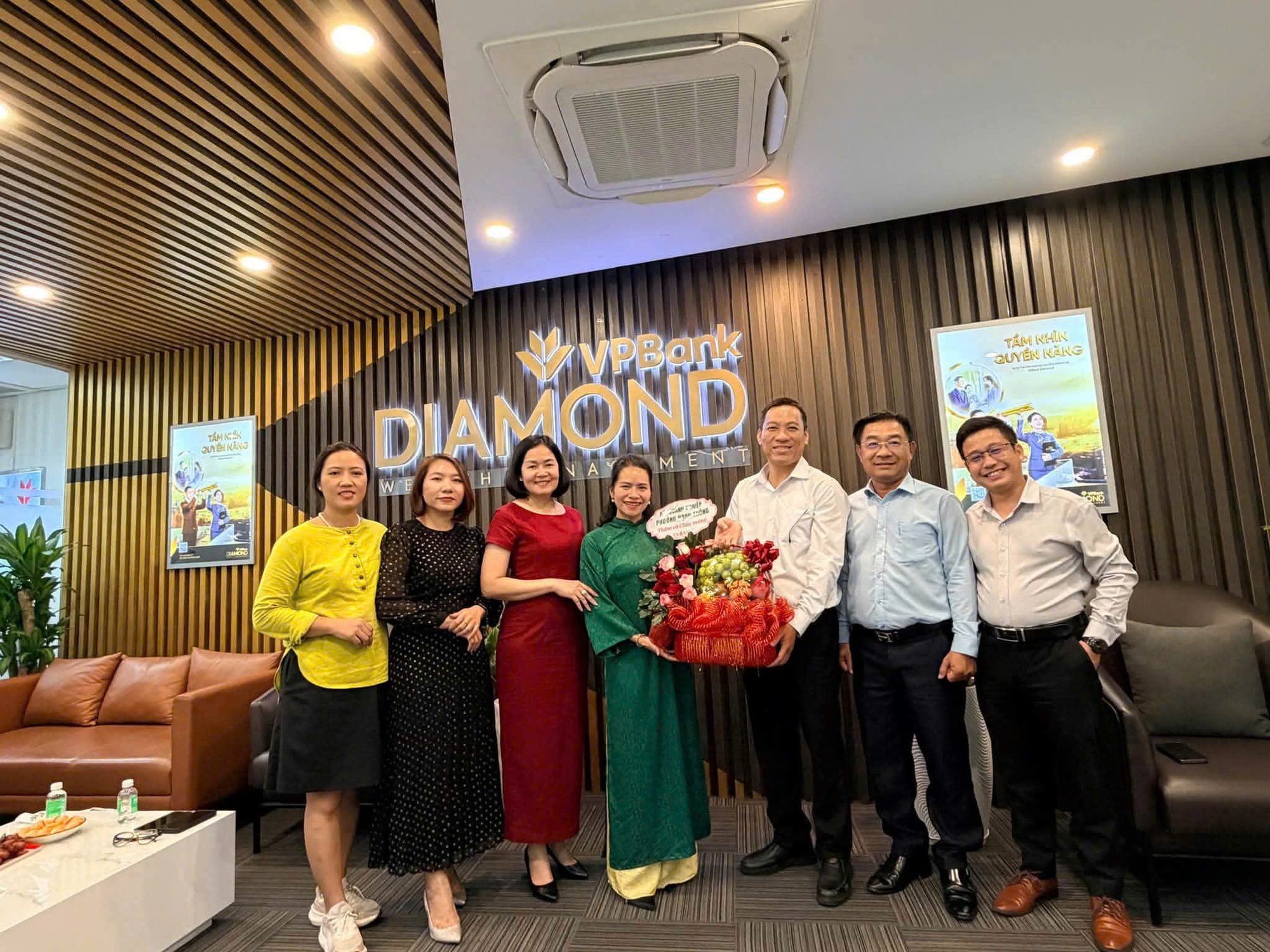 Thiệp chúc mừng Valentine 14/2 năm 2026 của Hội Doanh nghiệp phường Hạnh Thông, nền hồng, hình trái tim và lời chúc dành cho hội viên, gia đình cùng đối tác.