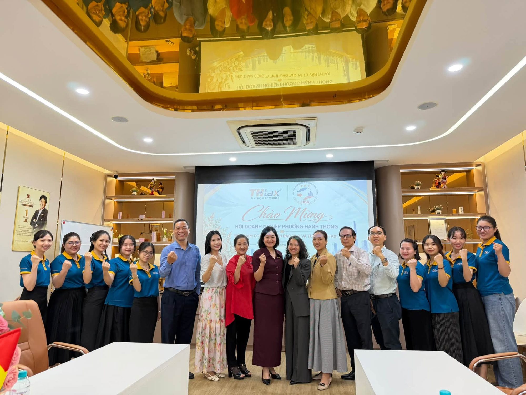 Thiệp chúc mừng Ngày Quốc tế Phụ nữ 8/3 năm 2026 của Hội Doanh nghiệp phường Hạnh Thông, với số 8 và 3 kết từ hoa hồng, chim bồ câu trắng và lời chúc dành cho chị em hội viên.